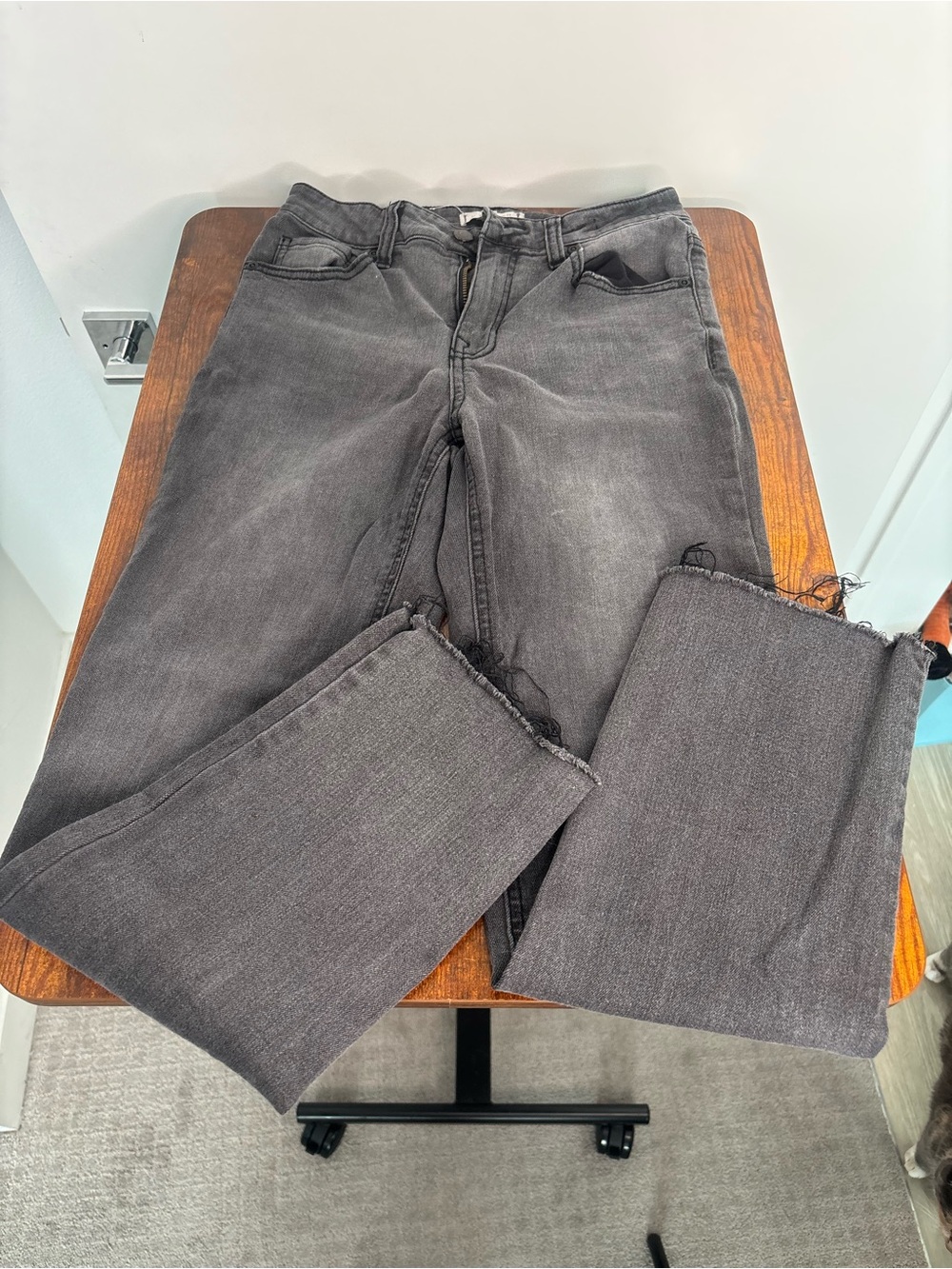 Women's Straight Leg Jeans in Washed Charcoal
